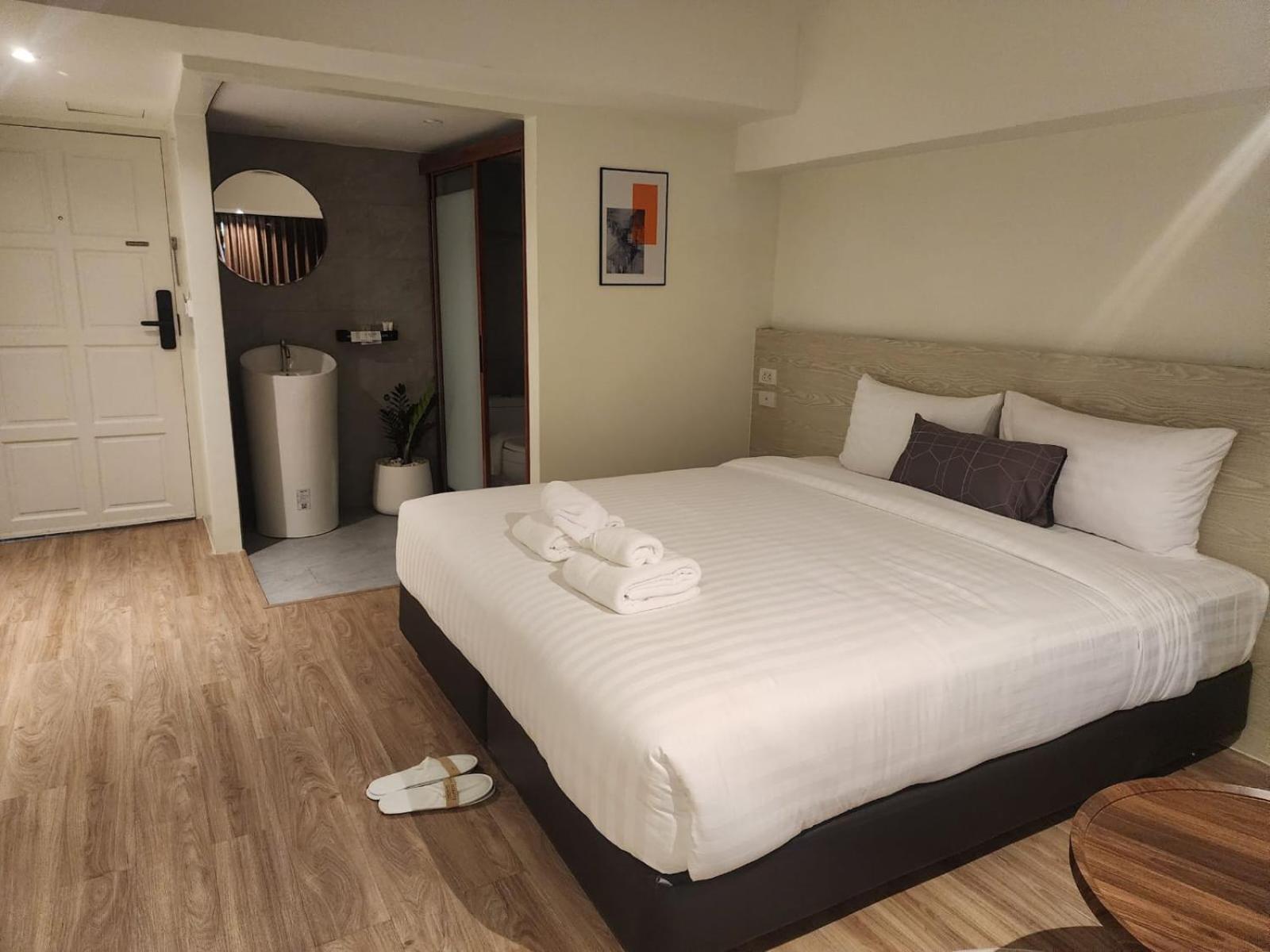 Gecko Eye Hotel Банкок Екстериор снимка