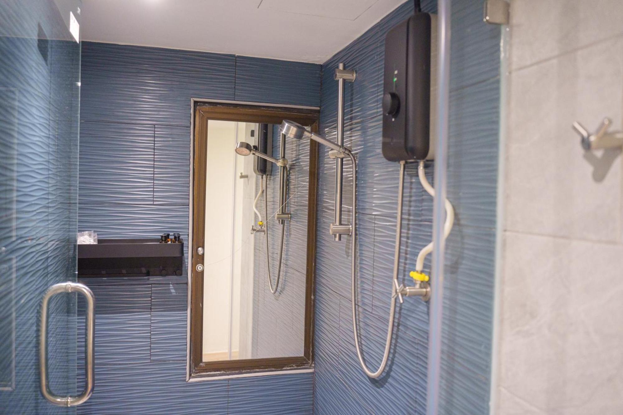 Gecko Eye Hotel Банкок Екстериор снимка